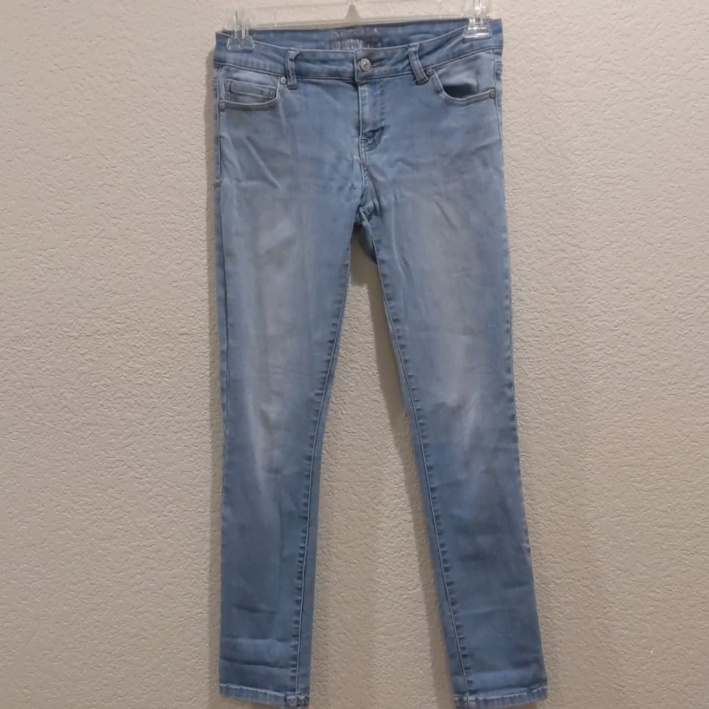 dELiA*s Olivia Lightwash Skinny Jeans